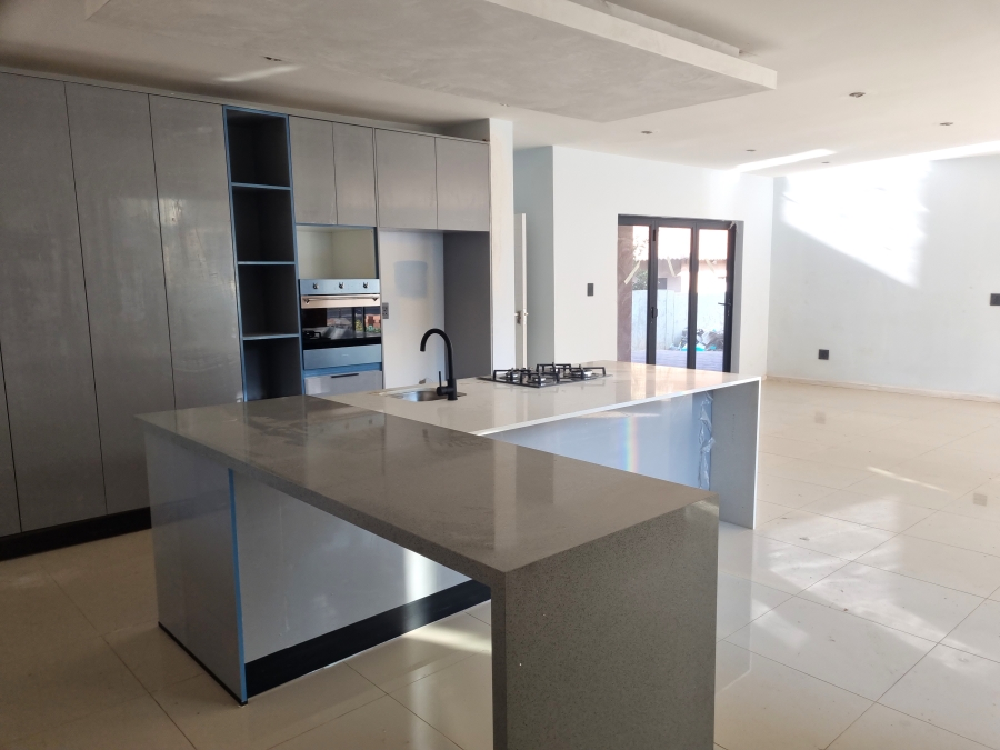 5 Bedroom Property for Sale in Melodie North West